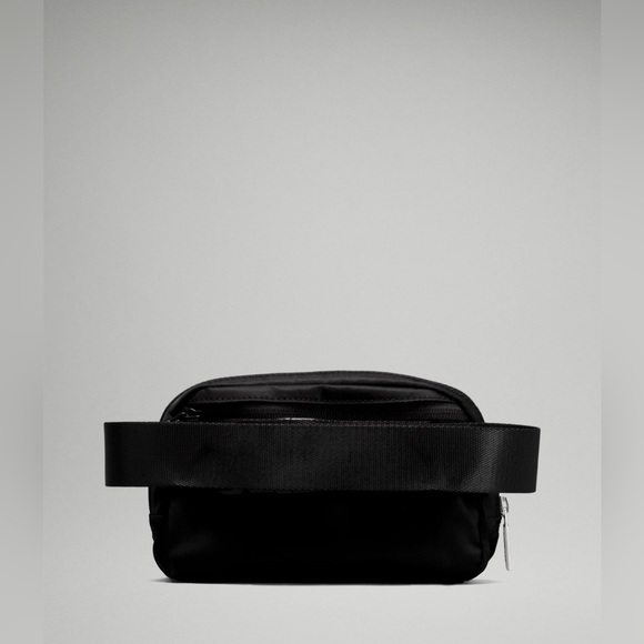 Lululemon Everywhere Belt Bag 1L - Picture 5 of 9